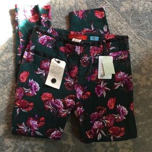 Like new Cartonnier Red Pink Floral Cropped Pants